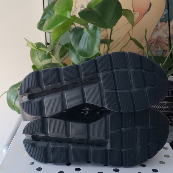 ON Cloudstratus running Cloud - Picture 3 of 5